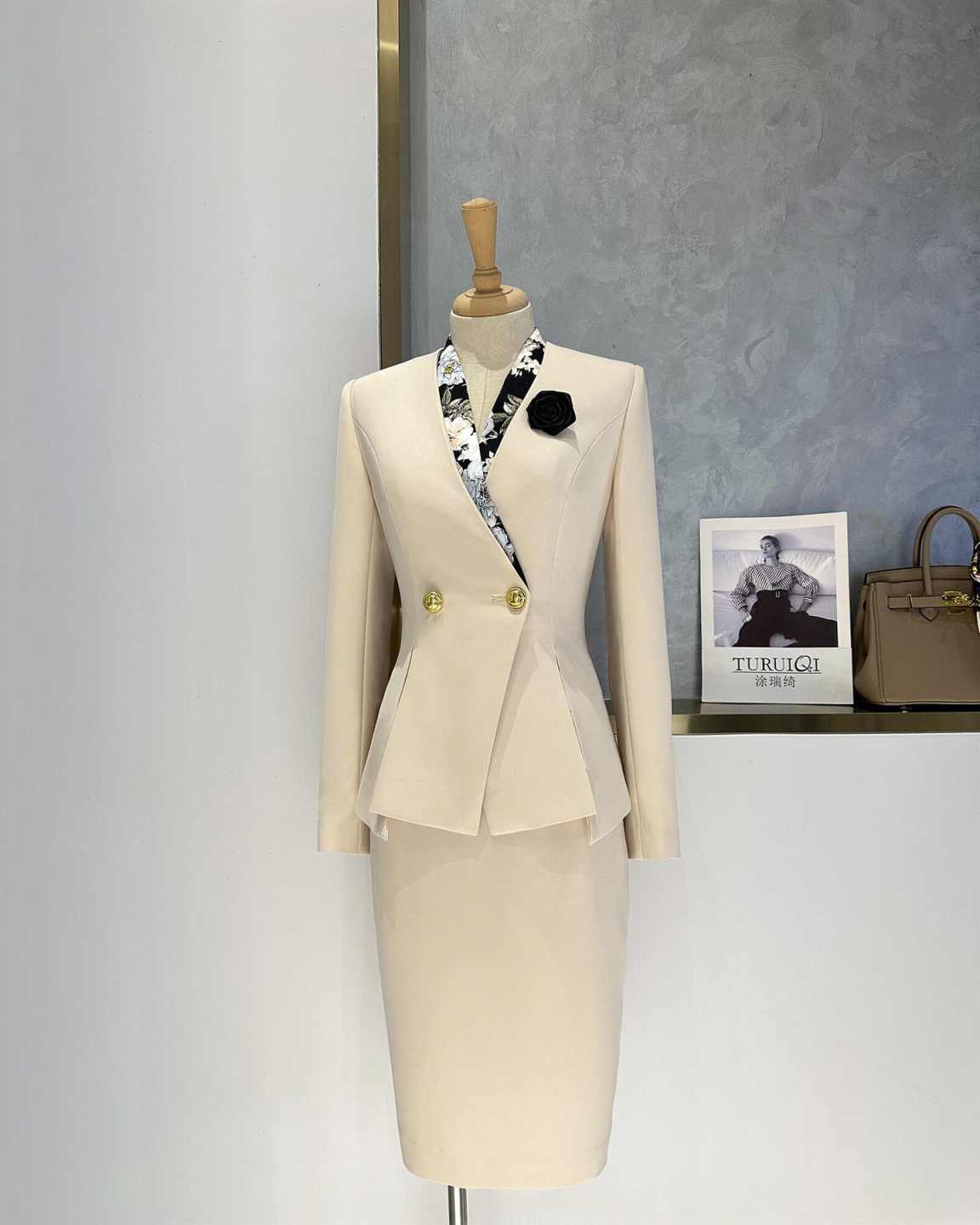 ชุดสูทผู้หญิงทรงเพปลัมสุดหรู พ - Women Formal Wear For Conference บทวิจารณ์และราคา