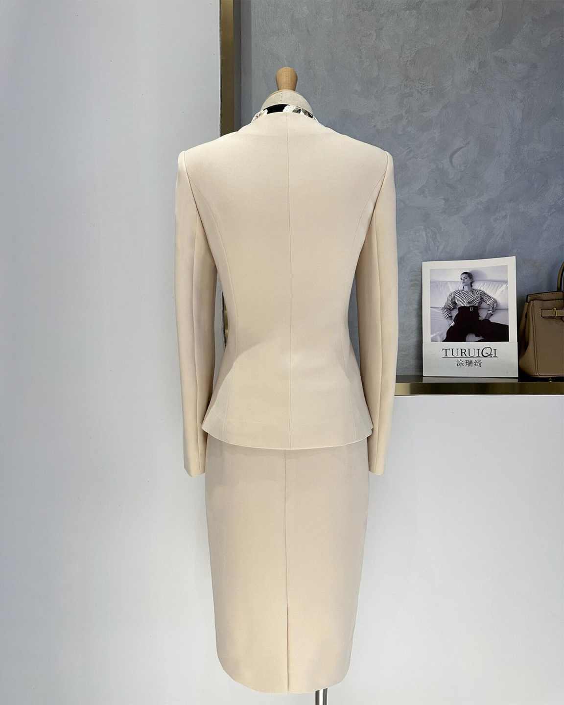 ชุดสูทผู้หญิงทรงเพปลัมสุดหรู พ - Women Formal Wear For Conference บทวิจารณ์และราคา